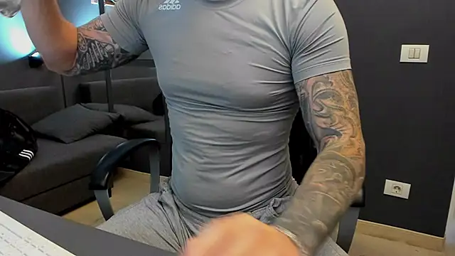 AronGrant live sex cam