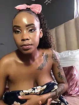 Nicole_Liam_'s cam snapshot