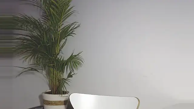 AliciaDesire's cam snapshot