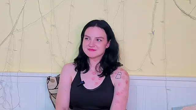 LatinaHuguenin's cam snapshot