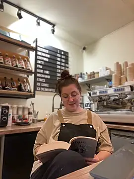 cinnabon_'s cam snapshot