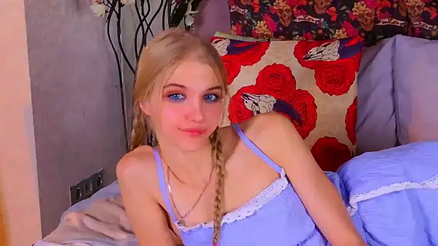 4example_Chloe's cam snapshot