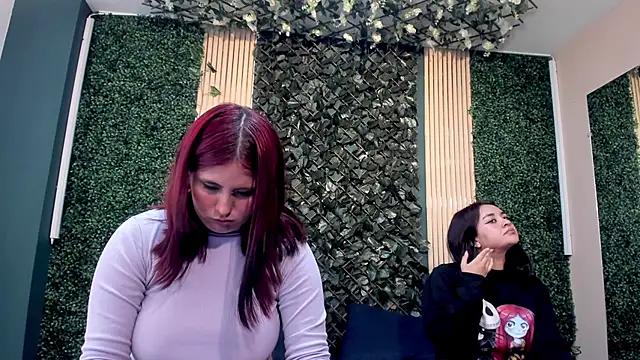 Lucy_and_Karoline live sex cam