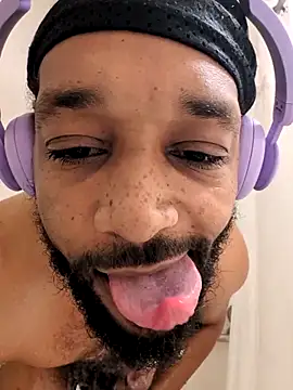 TheGoldenBoldy321's cam snapshot