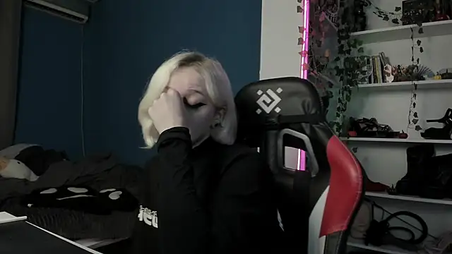 Holy_Mistress_S live sex cam