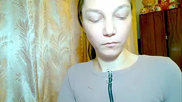 EmillyPlay live sex cam