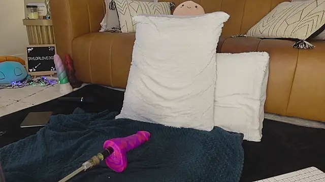 Taylorlove303 live sex cam