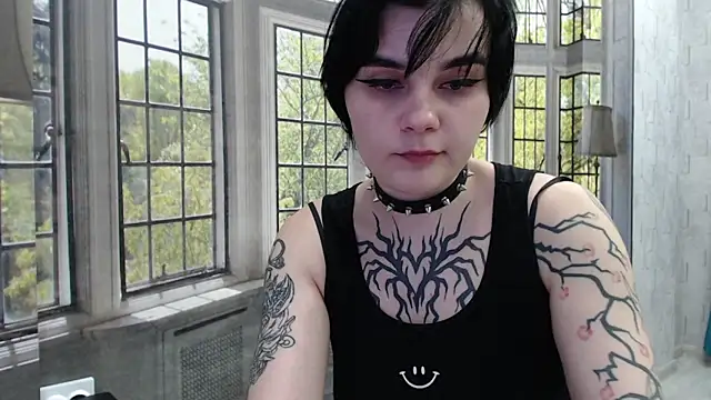 IntrigueYourDay's cam snapshot