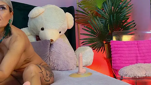 KirraWhite's cam snapshot