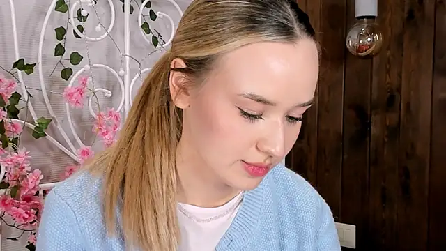 EveMcclearen's cam snapshot