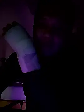 Woonee1680 live sex cam