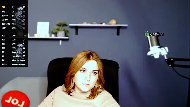 casey_meow_'s cam snapshot