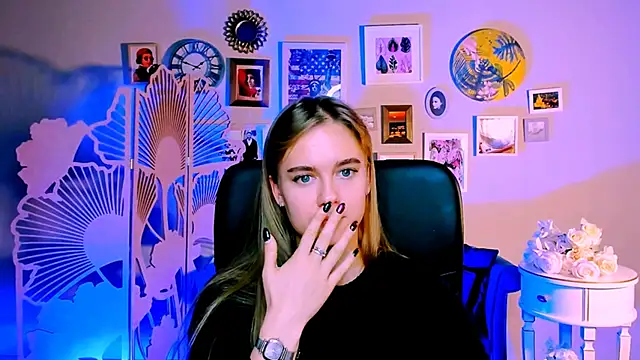 JuneWoods's cam snapshot