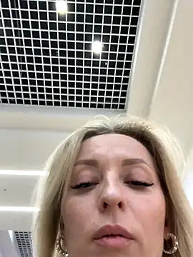 VikaBunny1 live sex cam