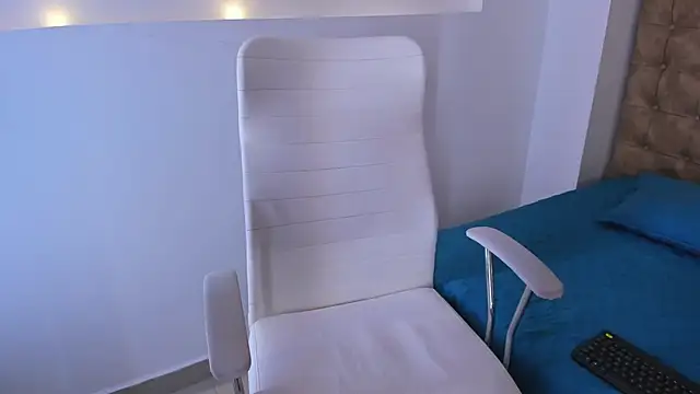 AlessiaBigAss_'s cam snapshot