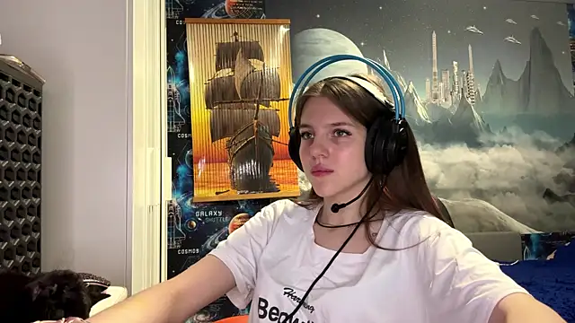 Elira_Breeze's cam snapshot