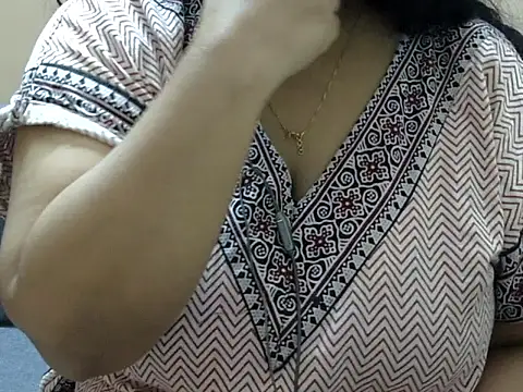 Chatwithsia's cam snapshot