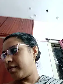 thanusi_2's cam snapshot