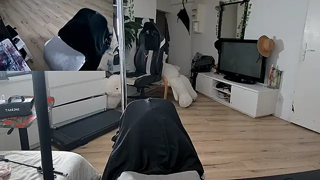 CeriseLapine live sex cam