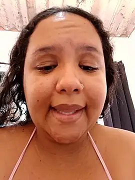 Bigostosa live sex cam