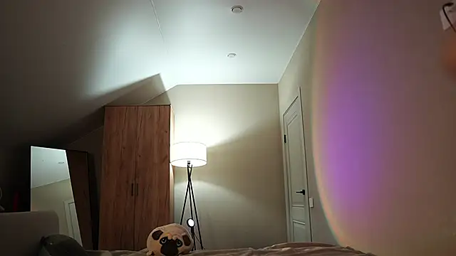 VikkiLustfull live sex cam