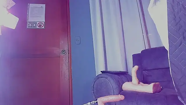 Sara-Foxx's cam snapshot