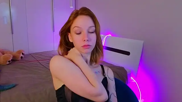 LilyVoise's cam snapshot