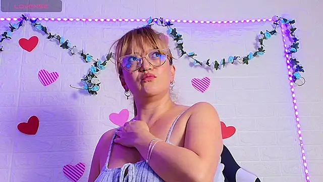 naomi_diamond_'s cam snapshot