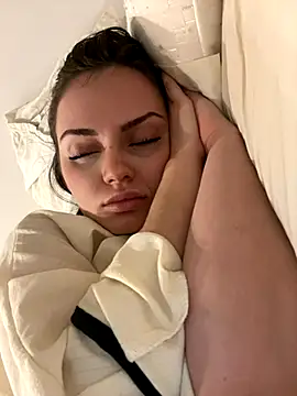 prettylittlefooxy live sex cam