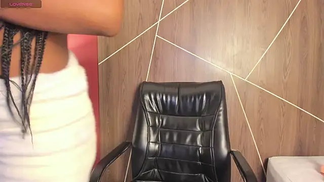 ErikaSouza's cam snapshot