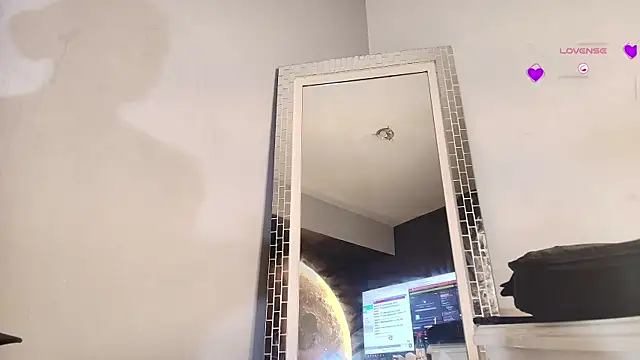 NaomiQueents live sex cam