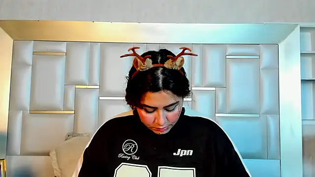 AdelaTaylor_'s cam snapshot