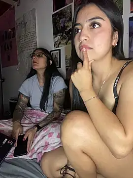 PamelaFtMia's cam snapshot