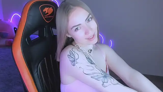 LaraKrein_lk's cam snapshot