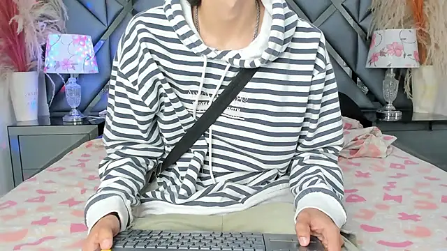 Milan_LewisS's cam snapshot