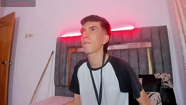 dylan_202520_'s cam snapshot