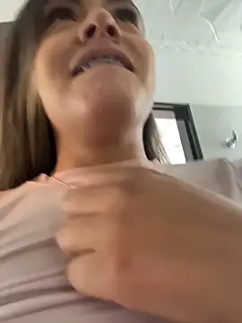 MayaMoanXXX live sex cam