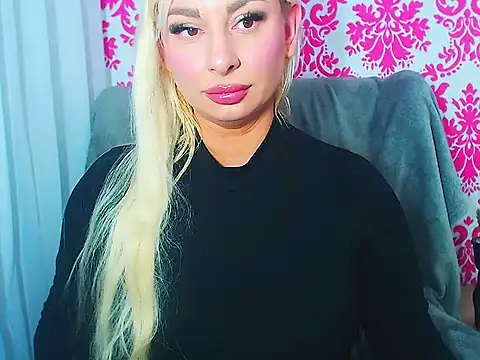 LuxuriaBlond's cam snapshot