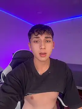 oliver_kyy's cam snapshot