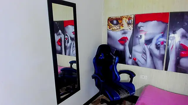 lala_clark's cam snapshot