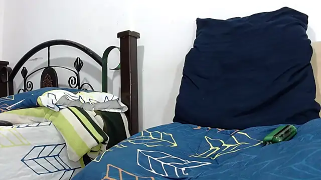 LATINMONSTER26CM's cam snapshot