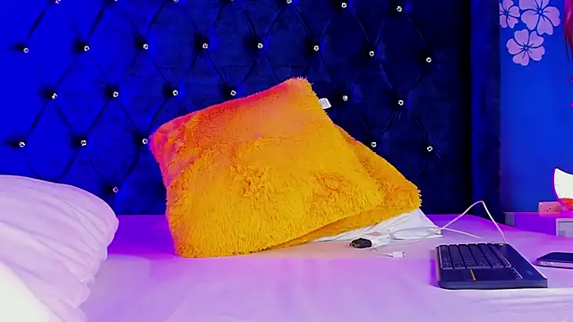 violet_smith2's cam snapshot