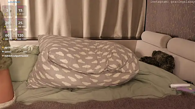 GracieGalaxy's cam snapshot