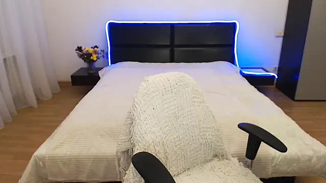 Tina_Shines's cam snapshot