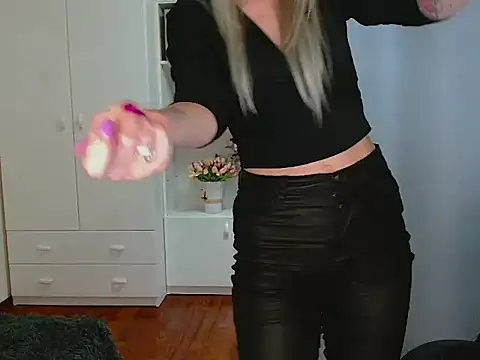 KristineGlow's cam snapshot