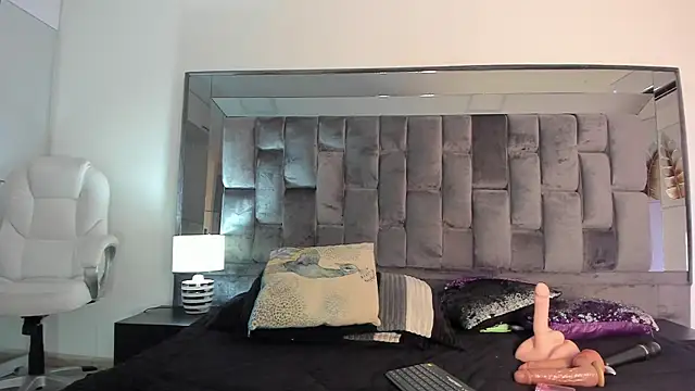 zinnia_mosley's cam snapshot