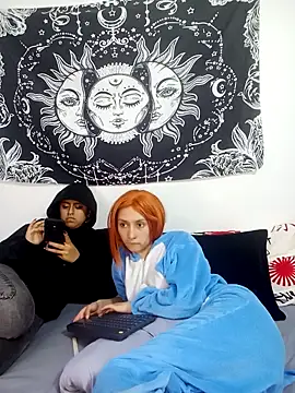 abby_n_emily's cam snapshot