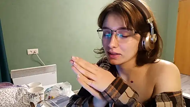 IcyKleys live sex cam