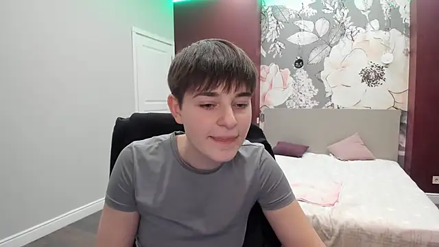 EmiliaYours live sex cam