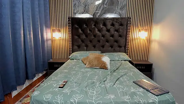 Alyra_Moon's cam snapshot